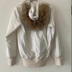Vince size M white puffer w/ real fur (detachable)
